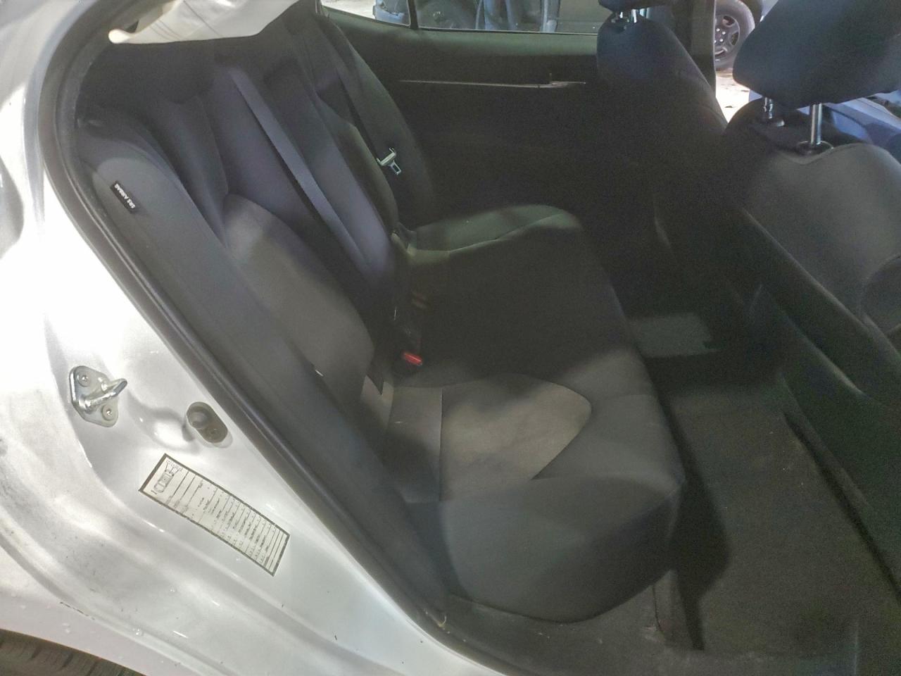 2021 TOYOTA CAMRY LE photo 10