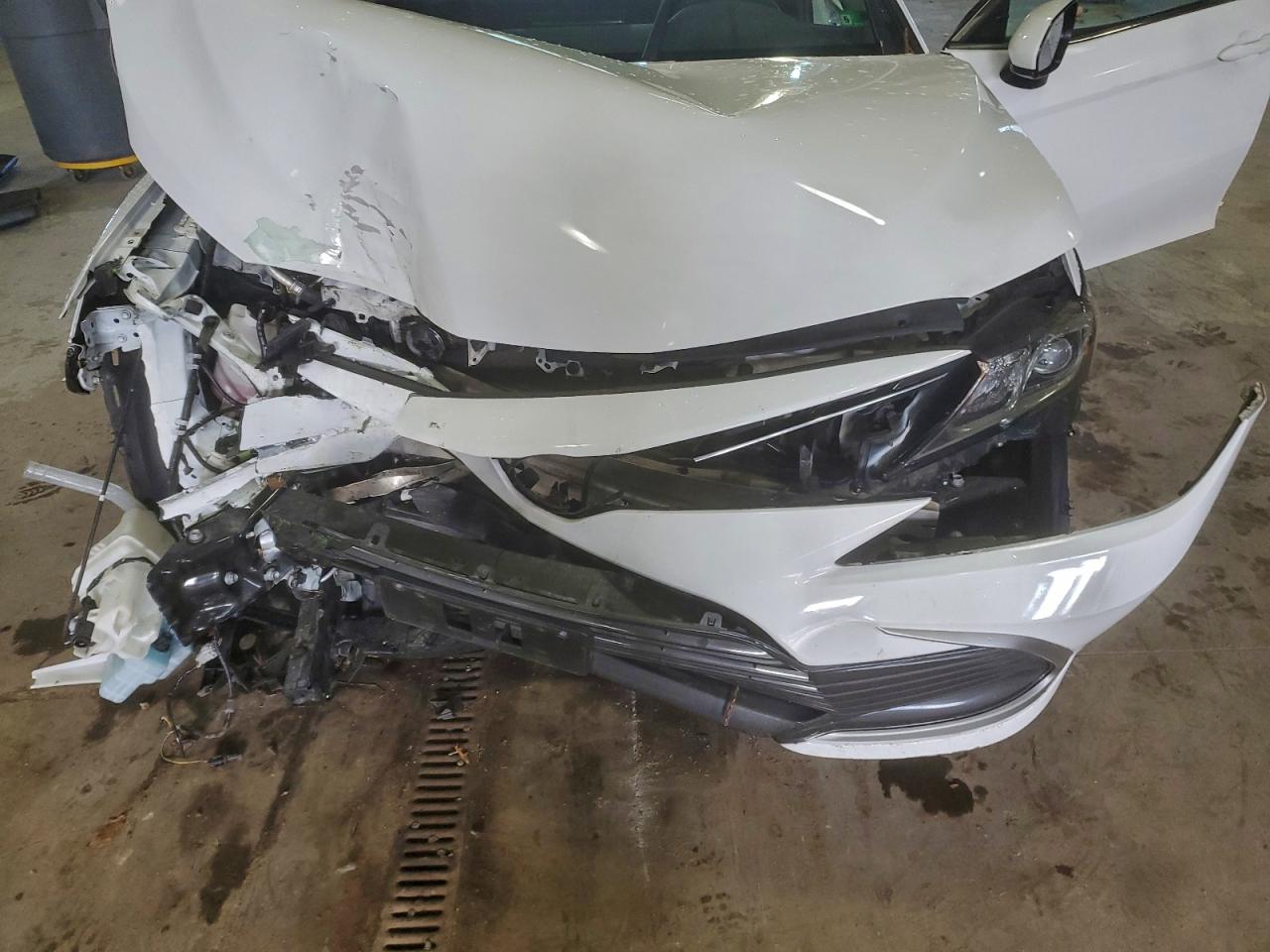 2021 TOYOTA CAMRY LE photo 11