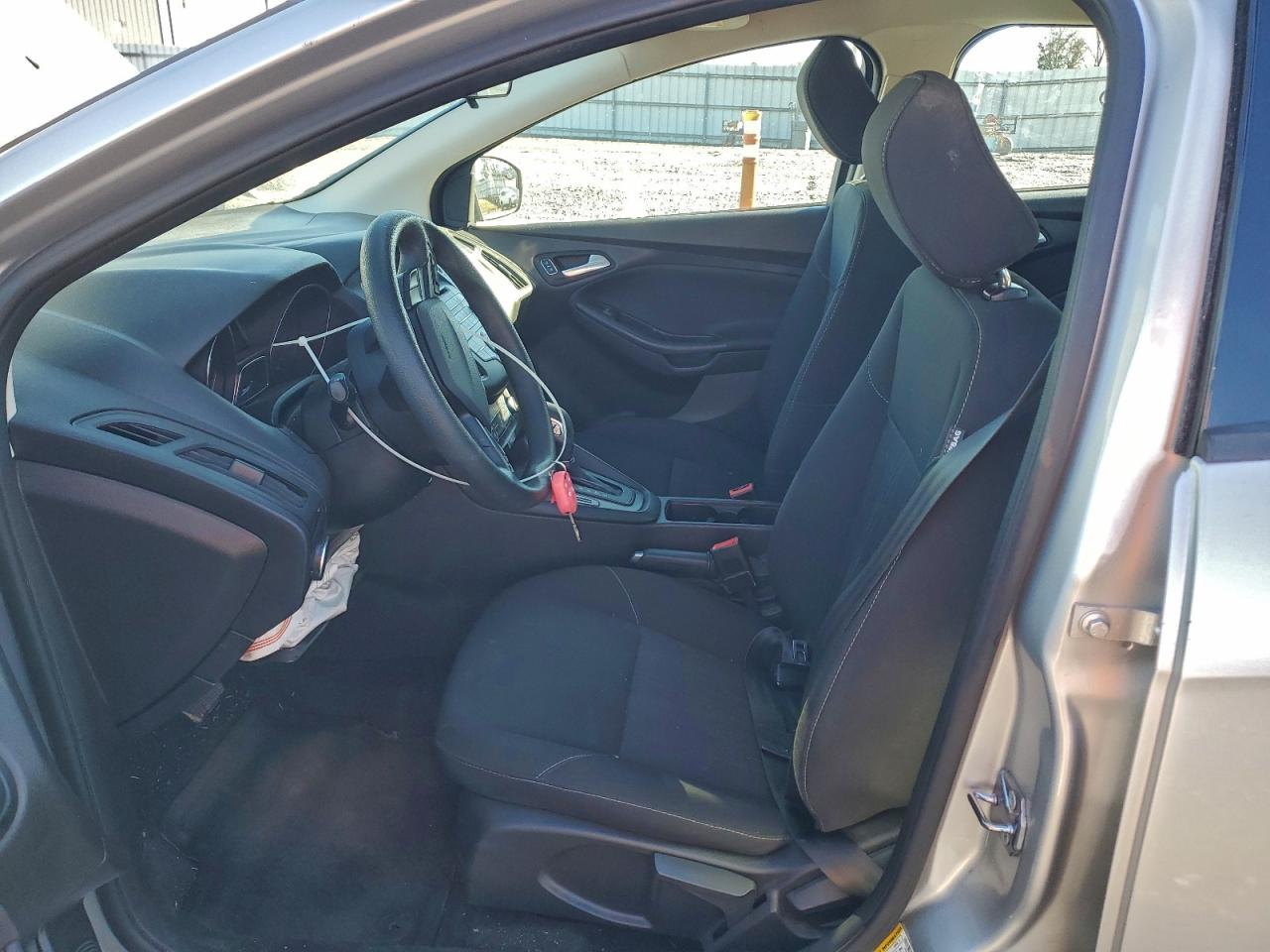 2017 FORD FOCUS SE photo 7