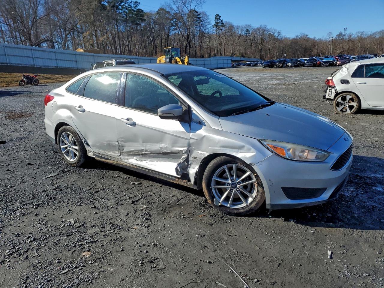 2017 FORD FOCUS SE photo 4