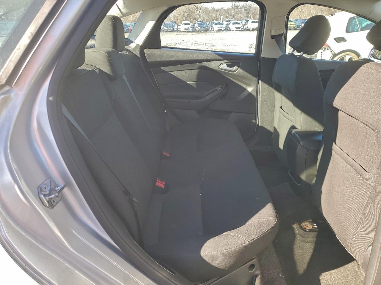 2017 FORD FOCUS SE photo 10
