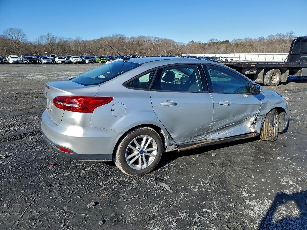 2017 FORD FOCUS SE photo 3