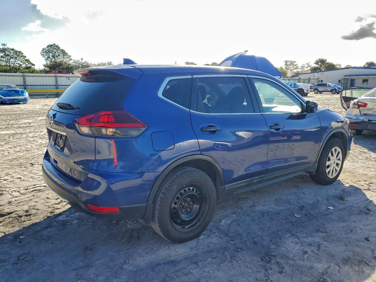 2018 NISSAN ROGUE S photo 5