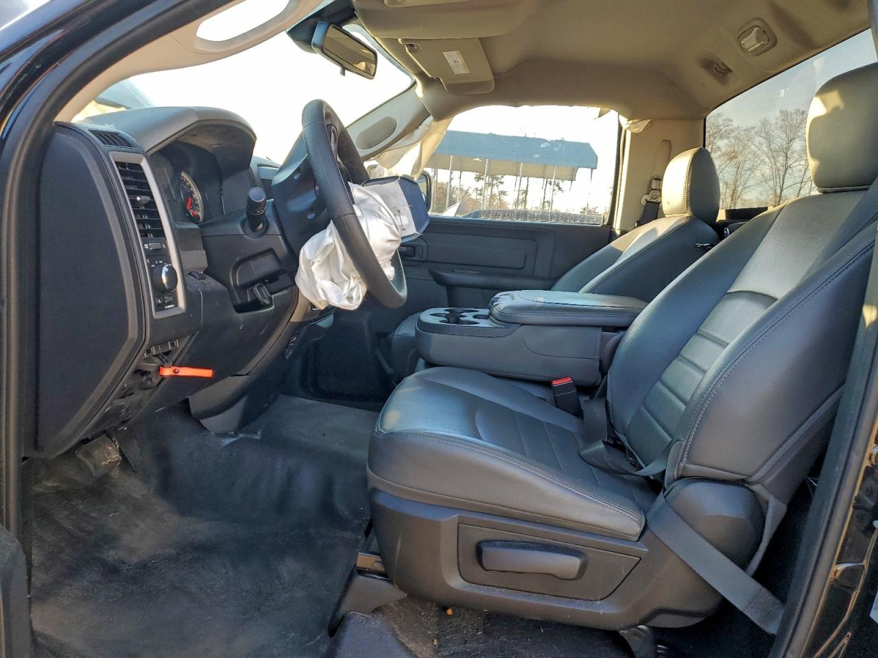 2016 RAM 1500 ST photo 13