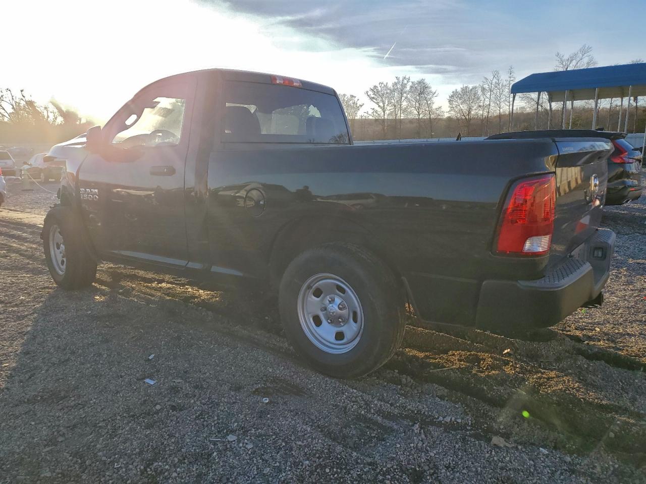 2016 RAM 1500 ST photo 3