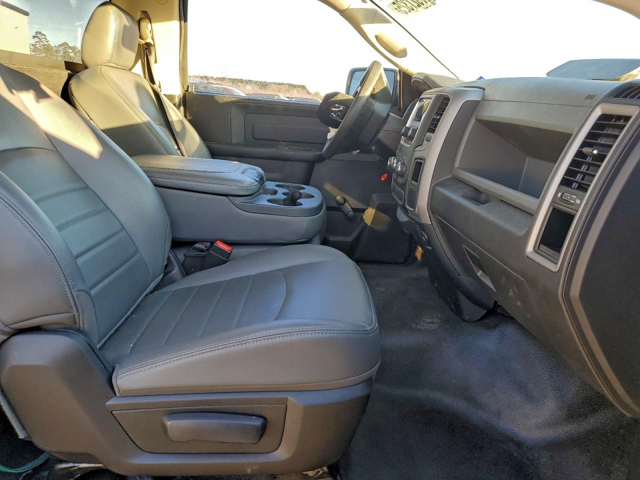 2016 RAM 1500 ST photo 19