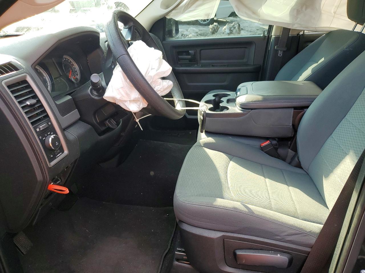 2017 RAM 1500 ST photo 13