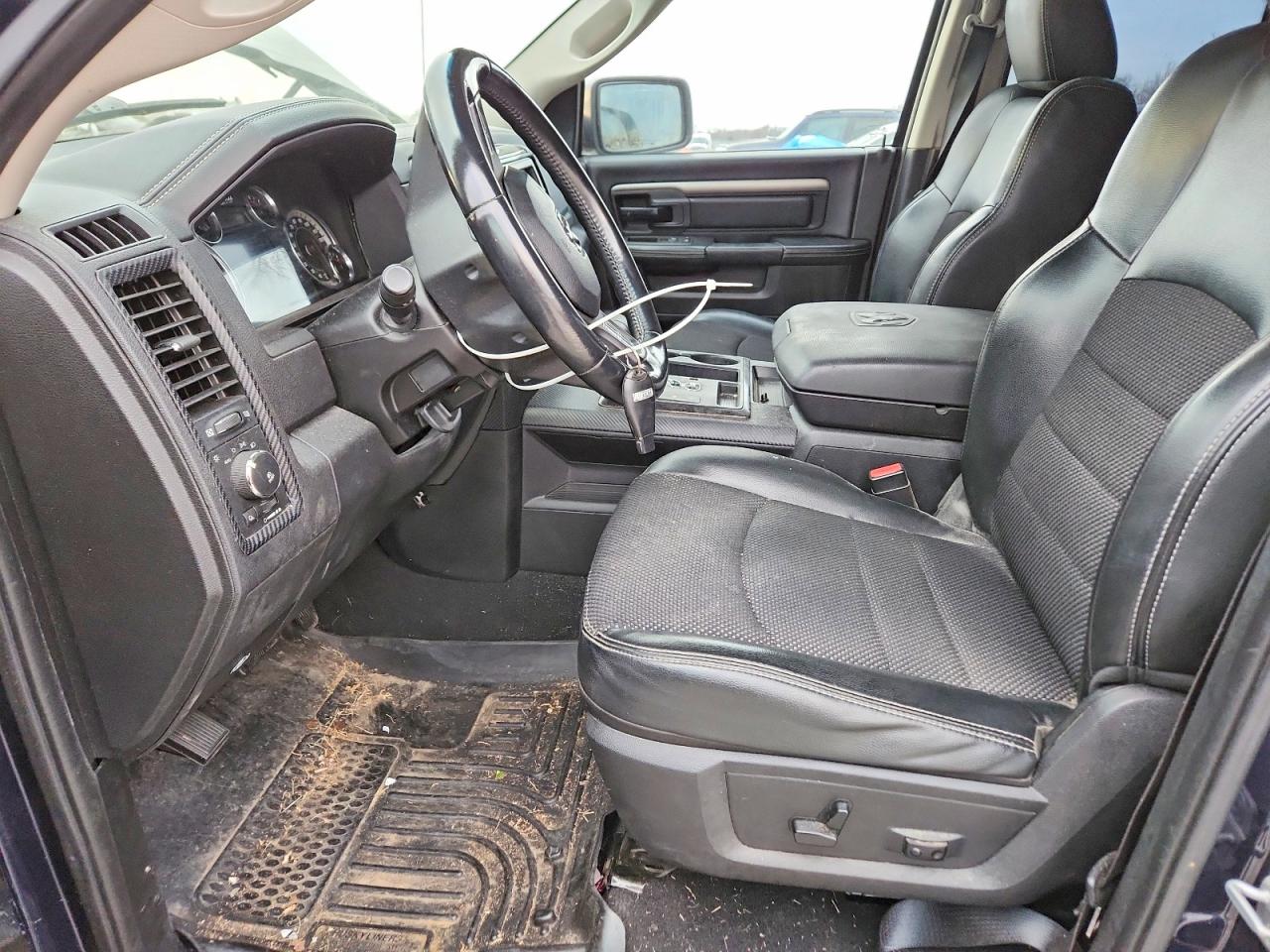 2013 RAM 1500 SPORT photo 19