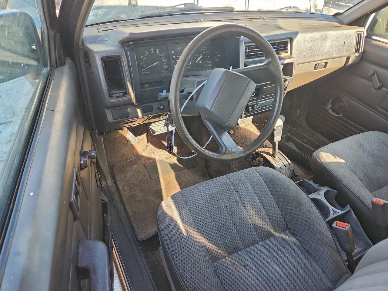 1991 NISSAN TRUCK KING CAB photo 8
