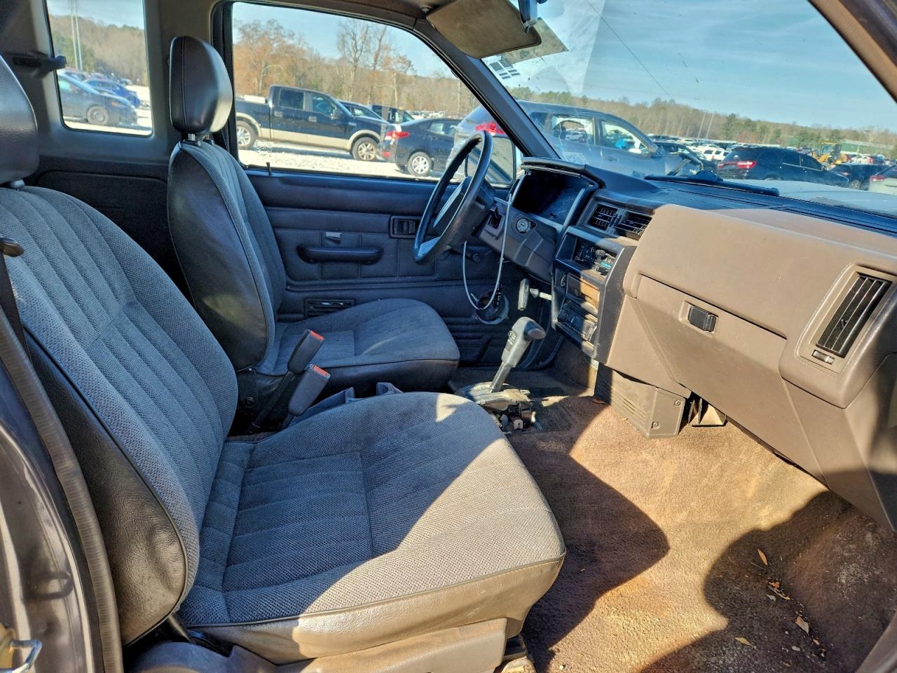 1991 NISSAN TRUCK KING CAB photo 10
