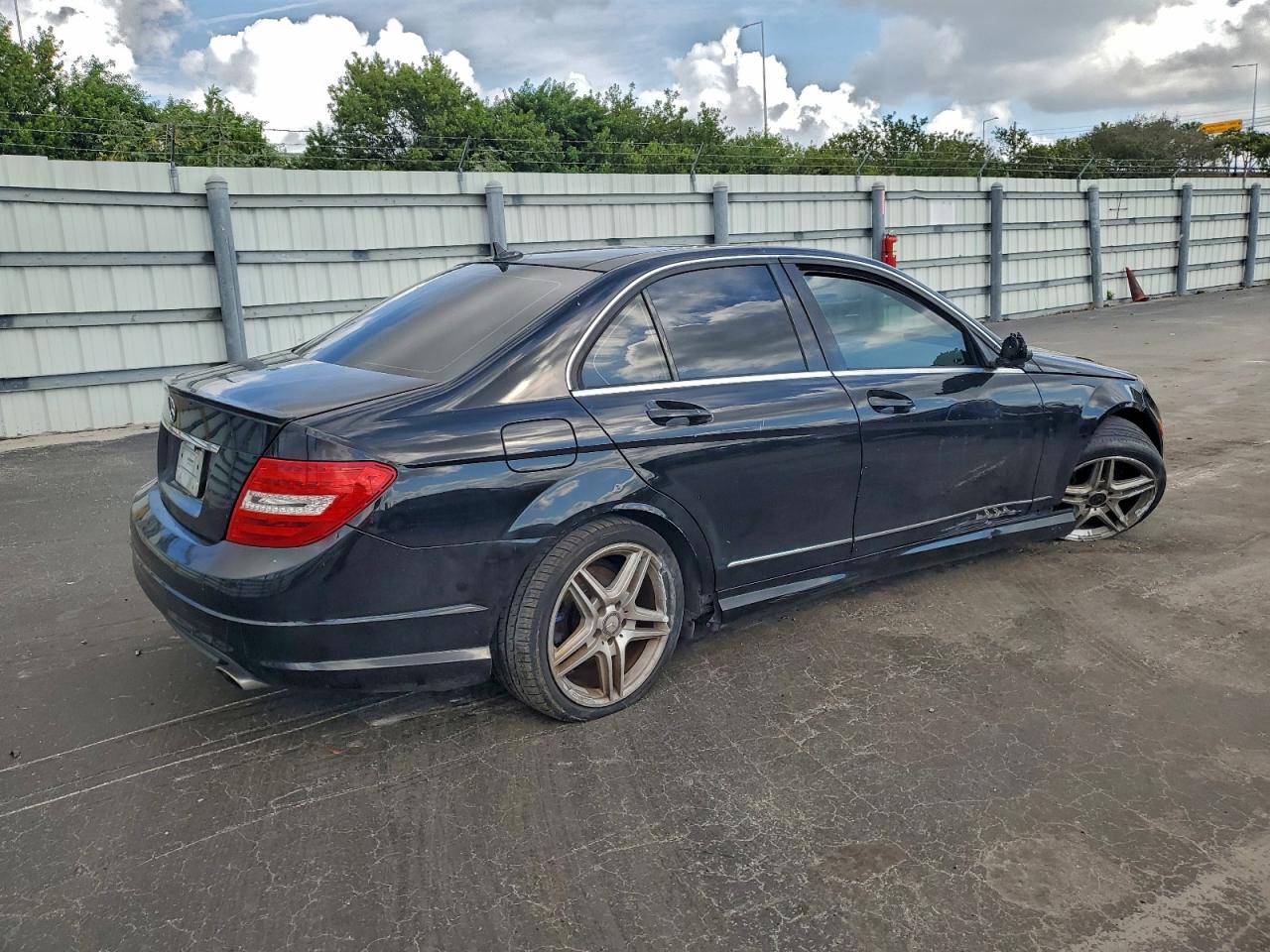 2011 MERCEDES-BENZ C 300 4MATIC photo 3