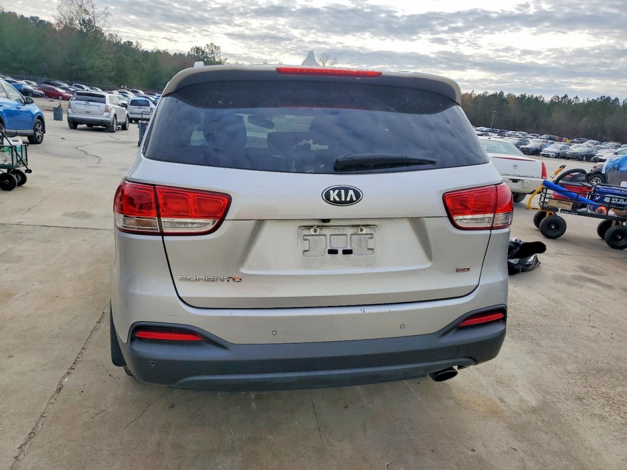 2017 KIA SORENTO LX photo 6