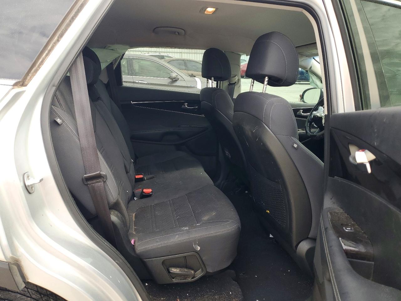 2017 KIA SORENTO LX photo 10