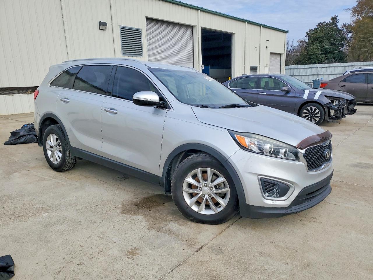 2017 KIA SORENTO LX photo 4