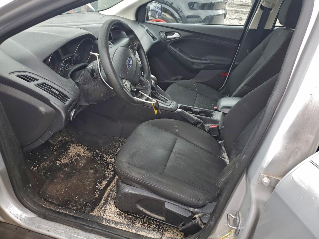 2015 FORD FOCUS SE photo 13