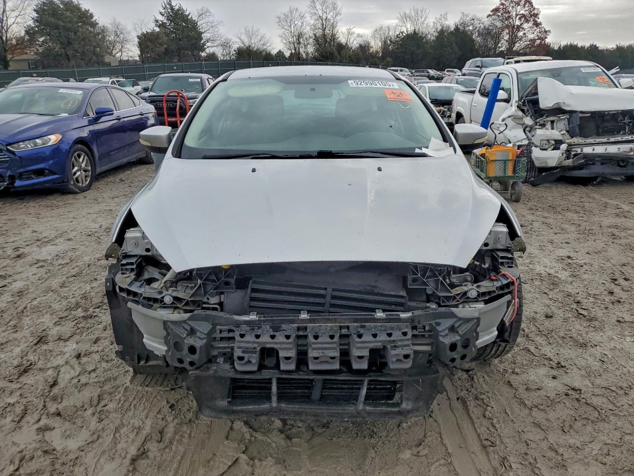 2015 FORD FOCUS SE photo 9