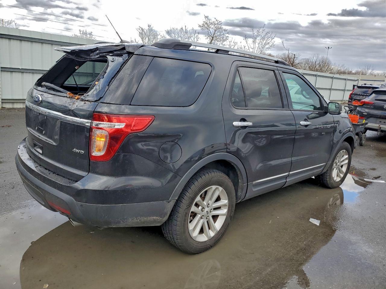 2014 FORD EXPLORER XLT photo 5