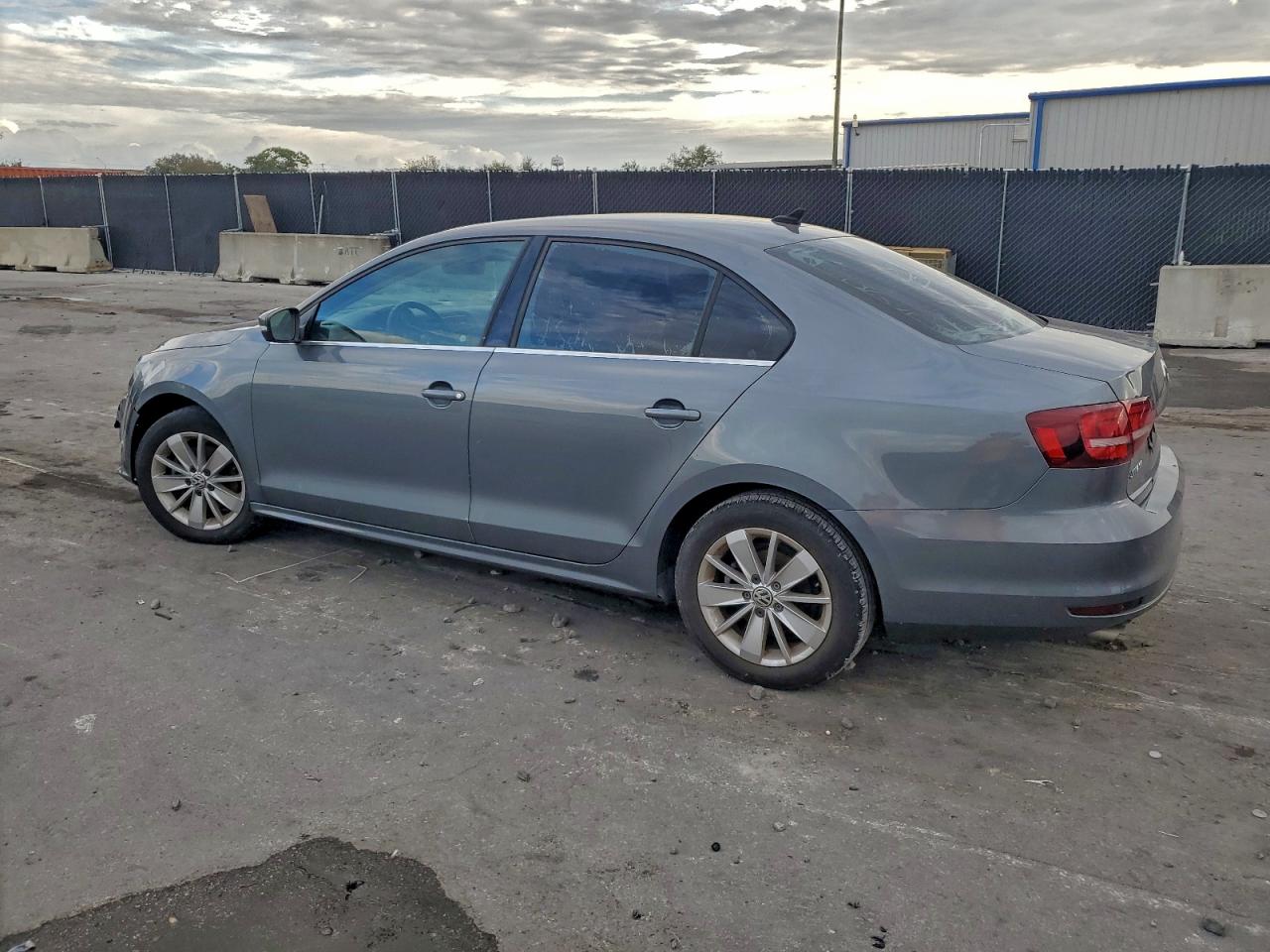 2016 VOLKSWAGEN JETTA SE photo 3