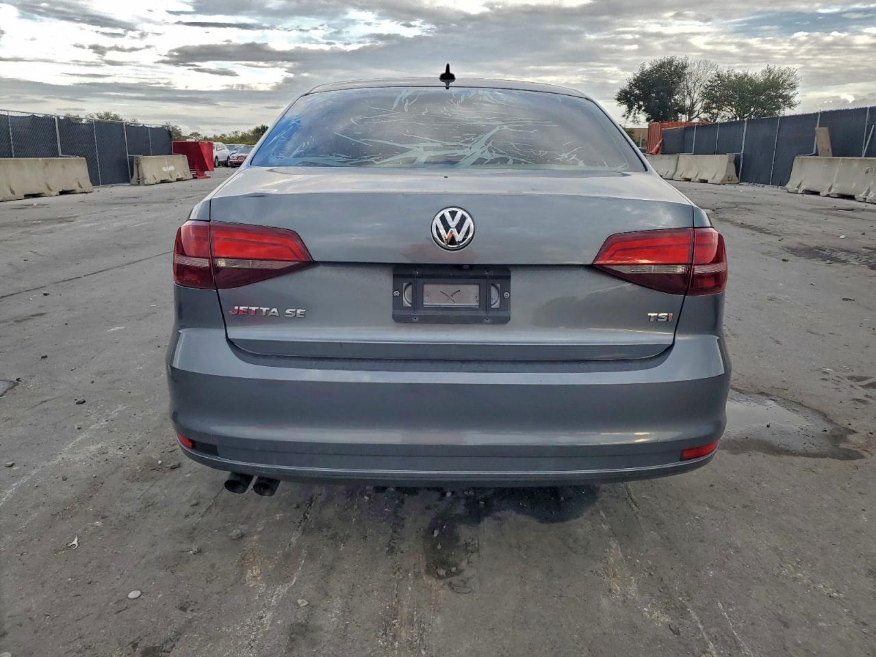 2016 VOLKSWAGEN JETTA SE photo 11