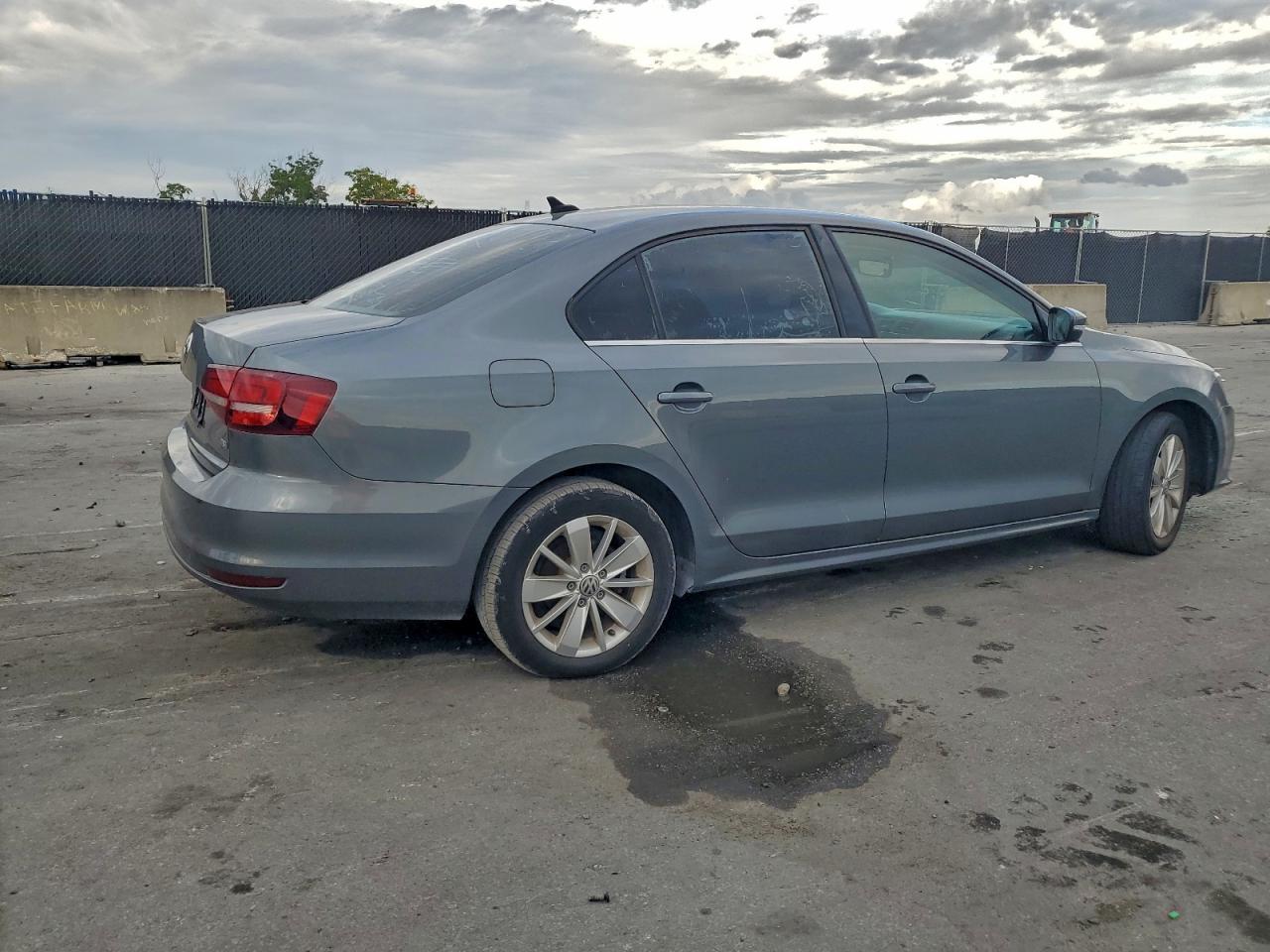 2016 VOLKSWAGEN JETTA SE photo 5