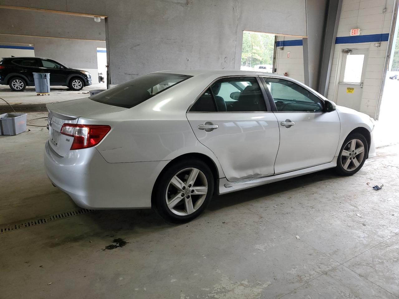 2013 TOYOTA CAMRY L photo 6