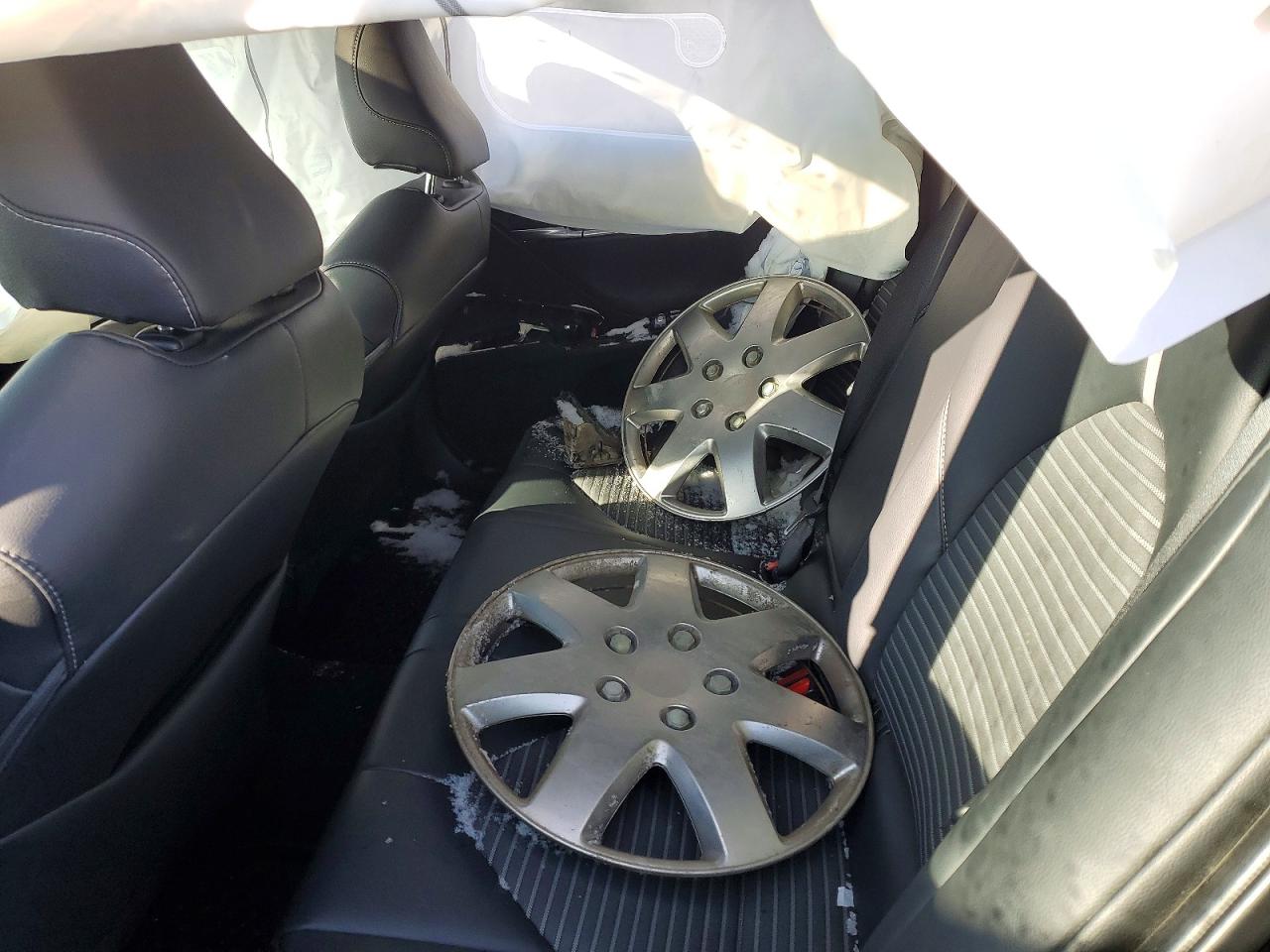 2019 TOYOTA CAMRY L photo 19