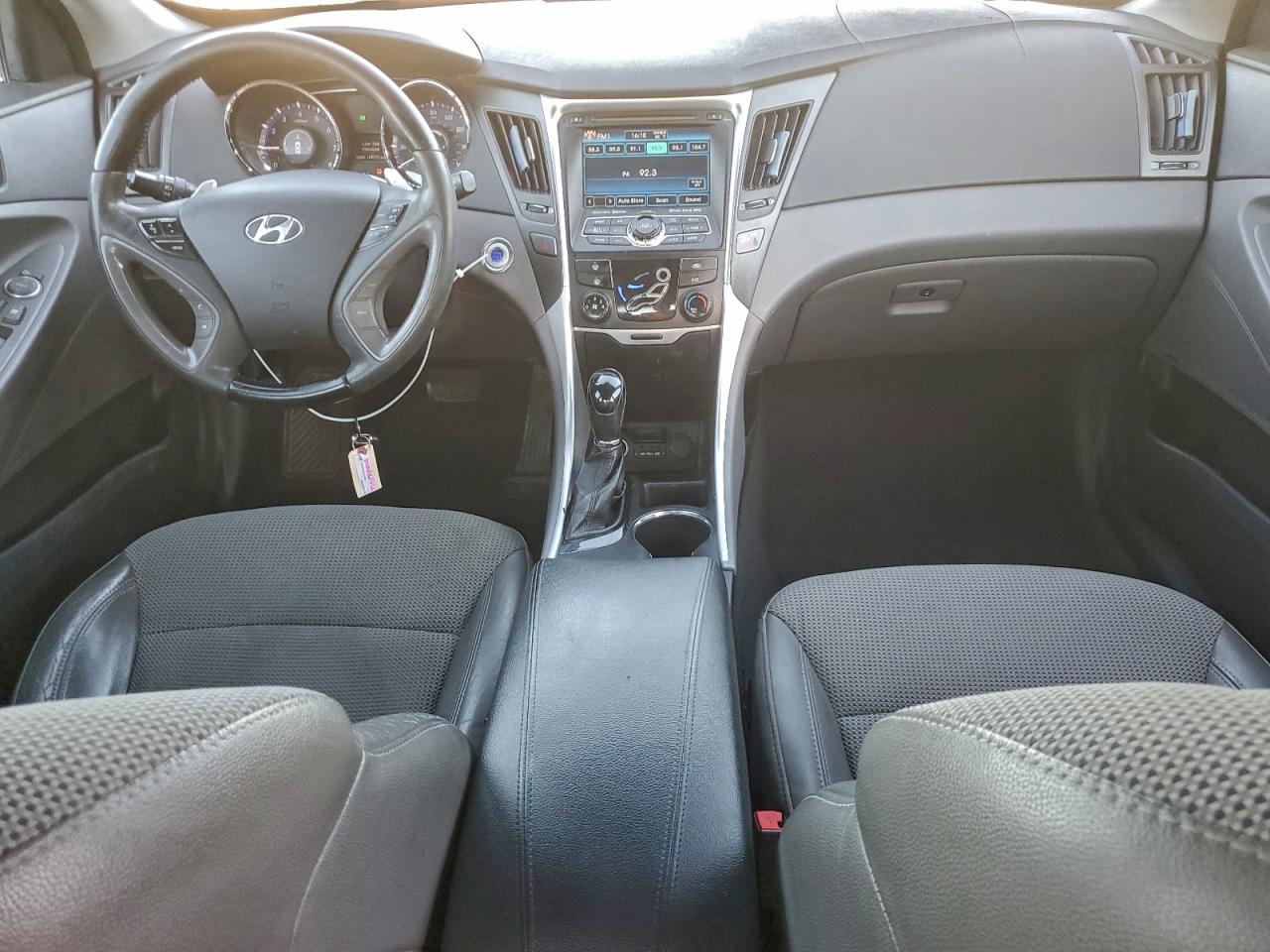 2013 HYUNDAI SONATA SE photo 8
