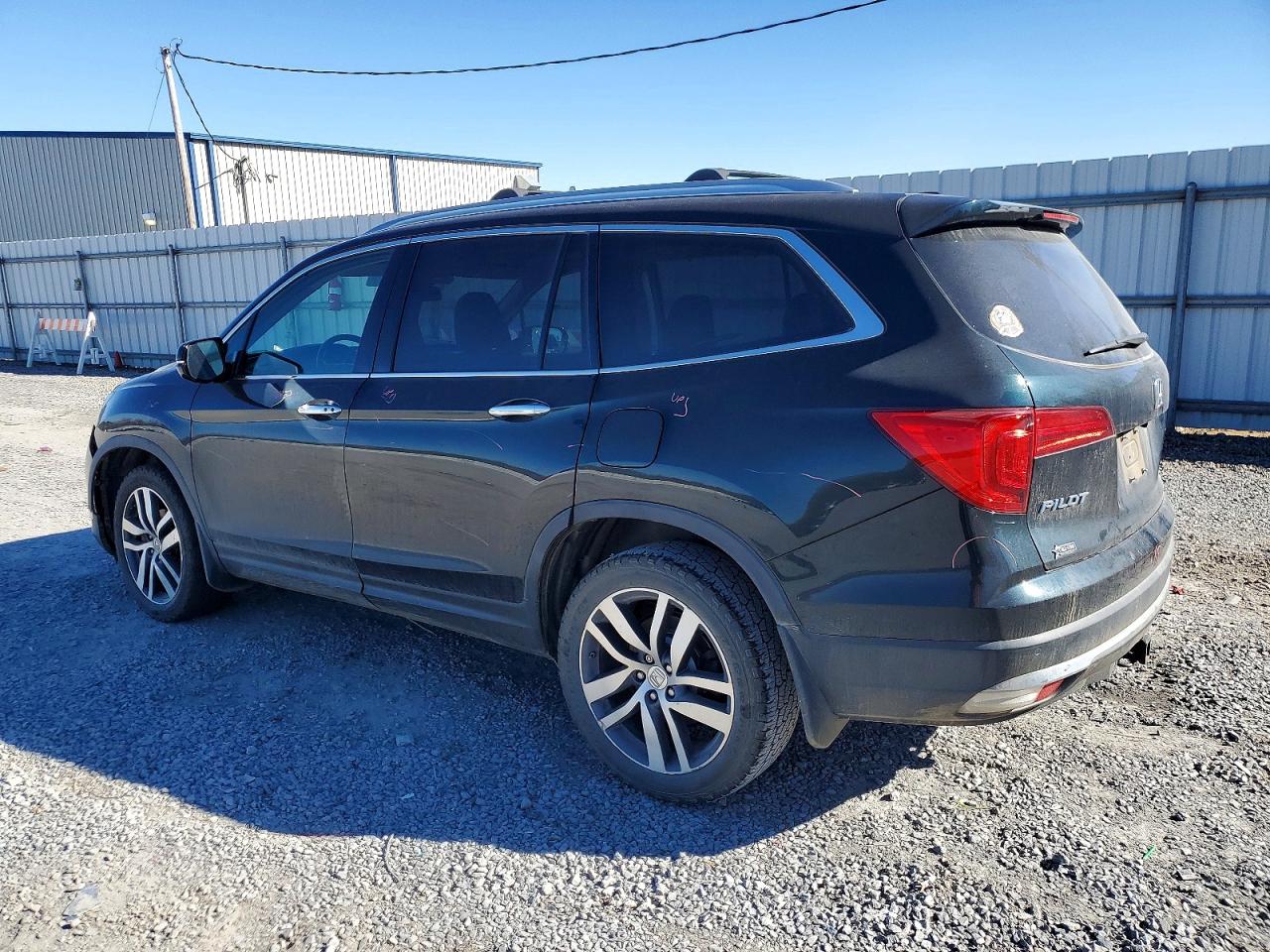 2016 HONDA PILOT ELITE photo 4