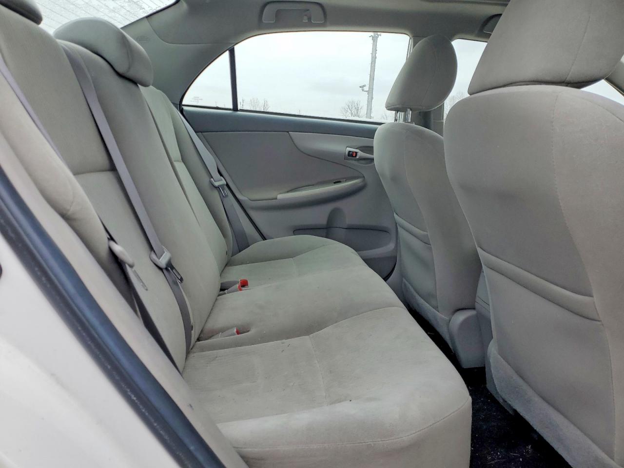 2010 TOYOTA COROLLA photo 37
