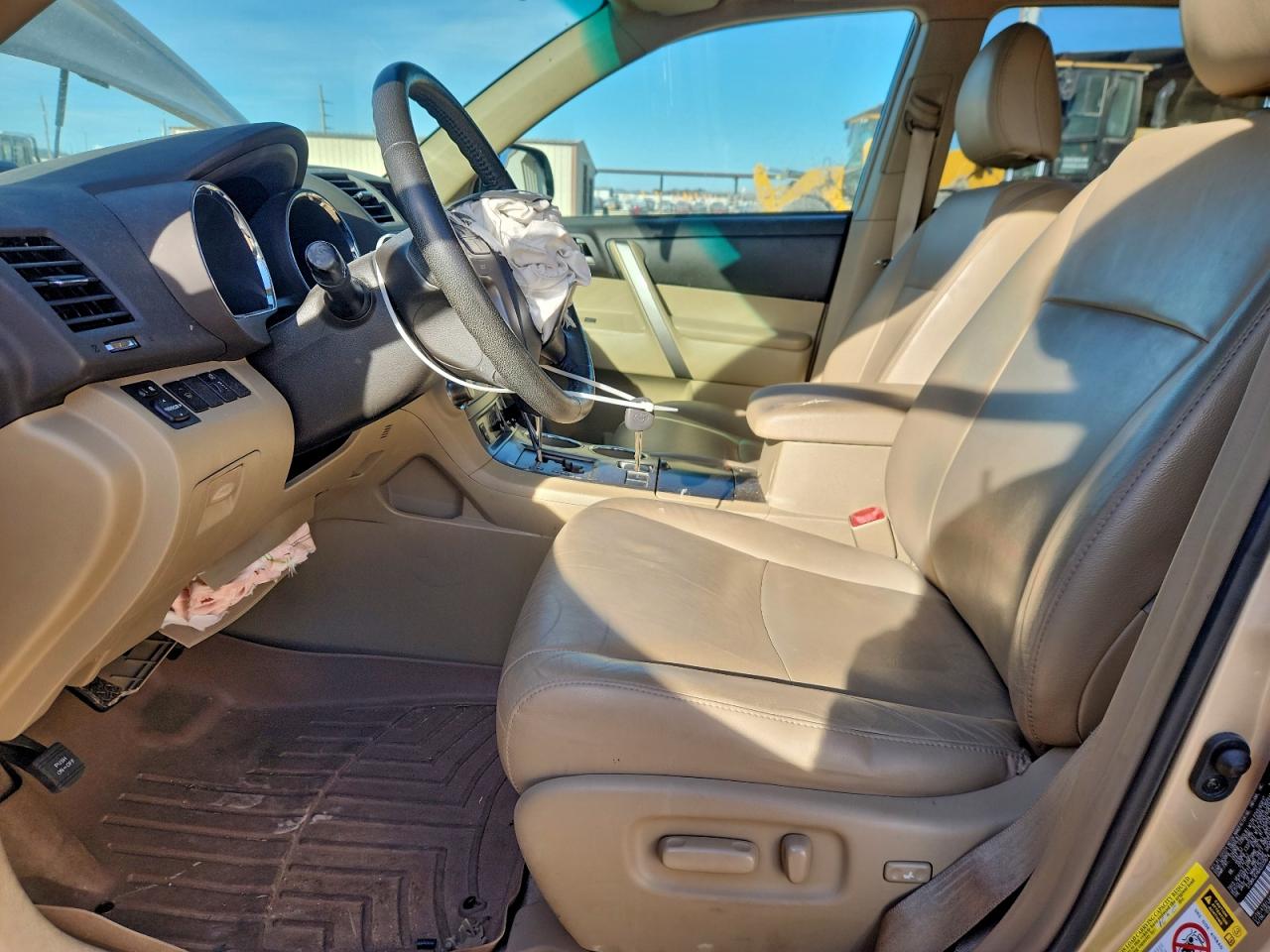 2010 TOYOTA HIGHLANDER SE photo 25