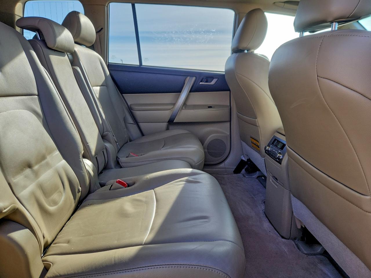 2010 TOYOTA HIGHLANDER SE photo 41