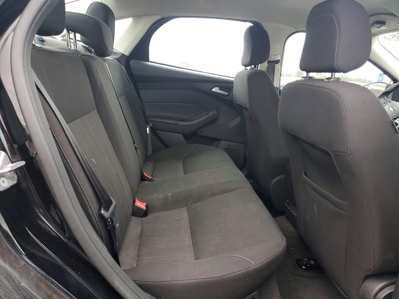 2018 FORD FOCUS SE photo 19
