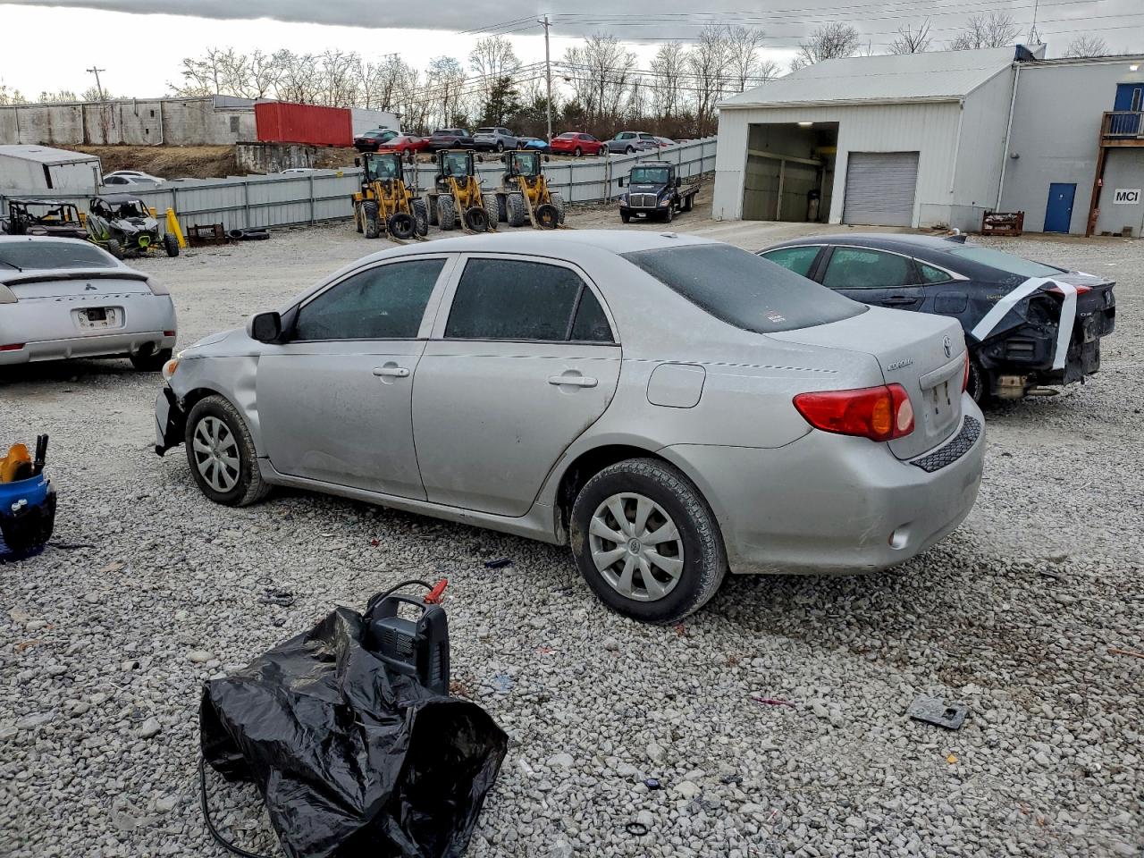 2010 TOYOTA COROLLA BASE photo 3