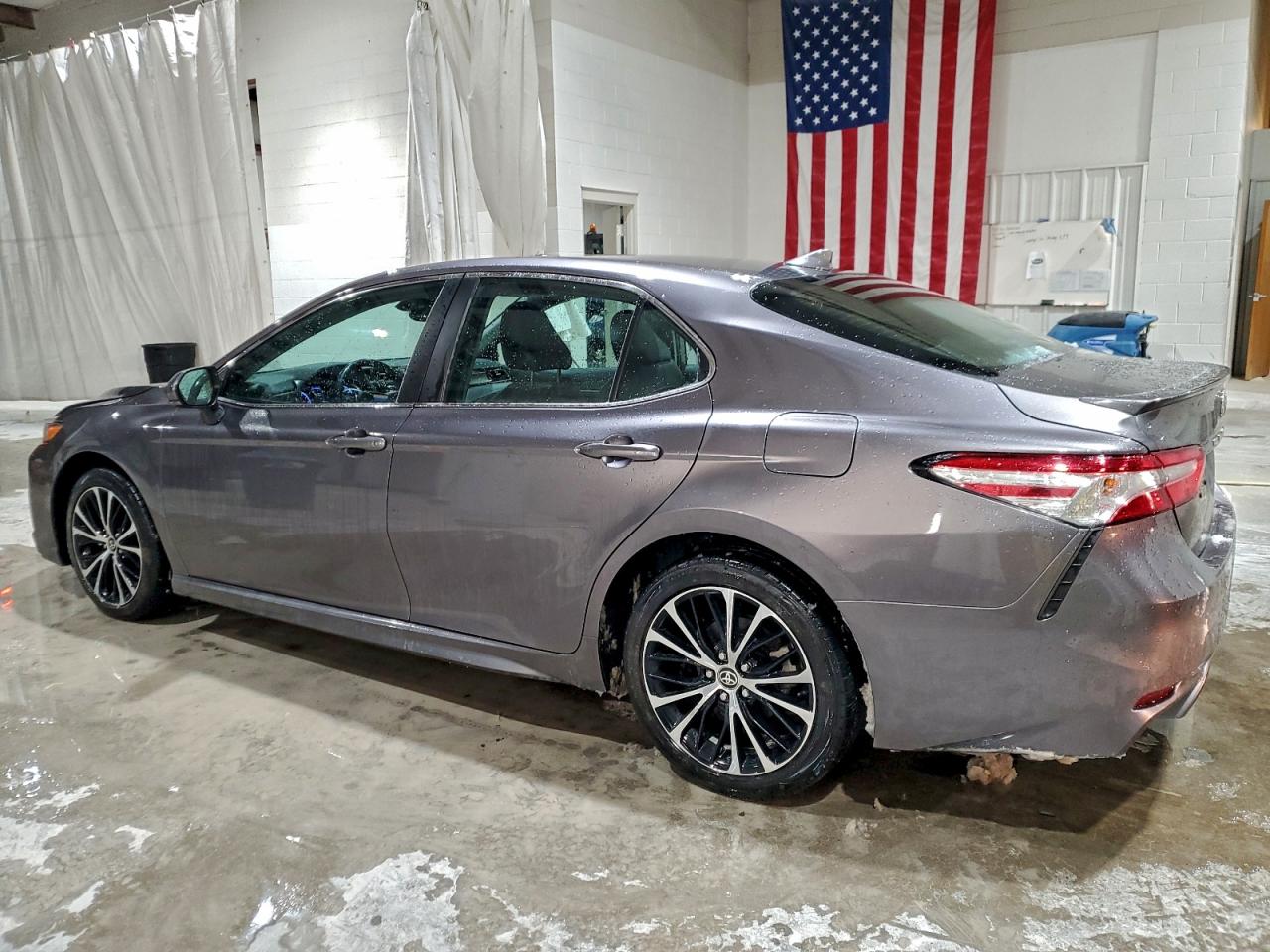2020 TOYOTA CAMRY SE photo 3