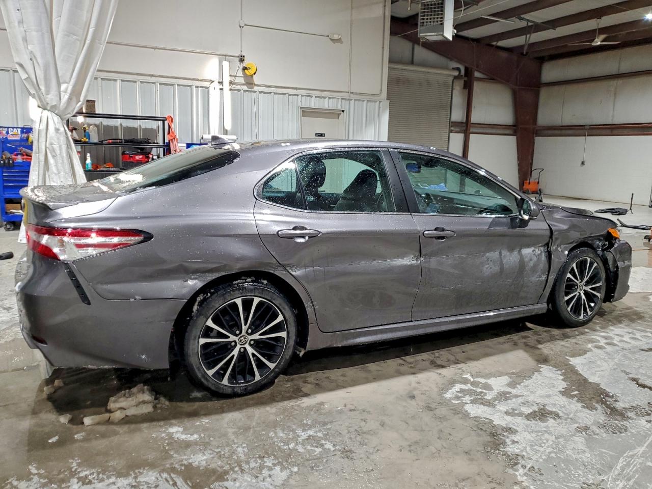 2020 TOYOTA CAMRY SE photo 5