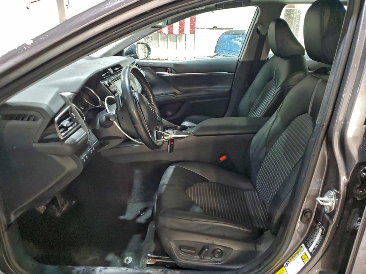 2020 TOYOTA CAMRY SE photo 13