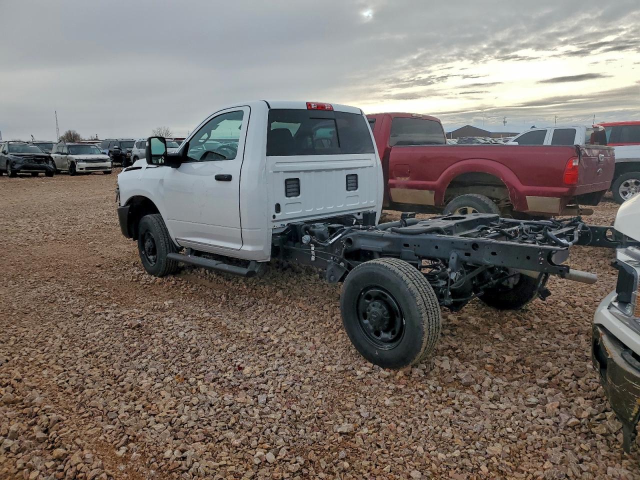 2025 RAM 2500 TRADESMAN photo 3