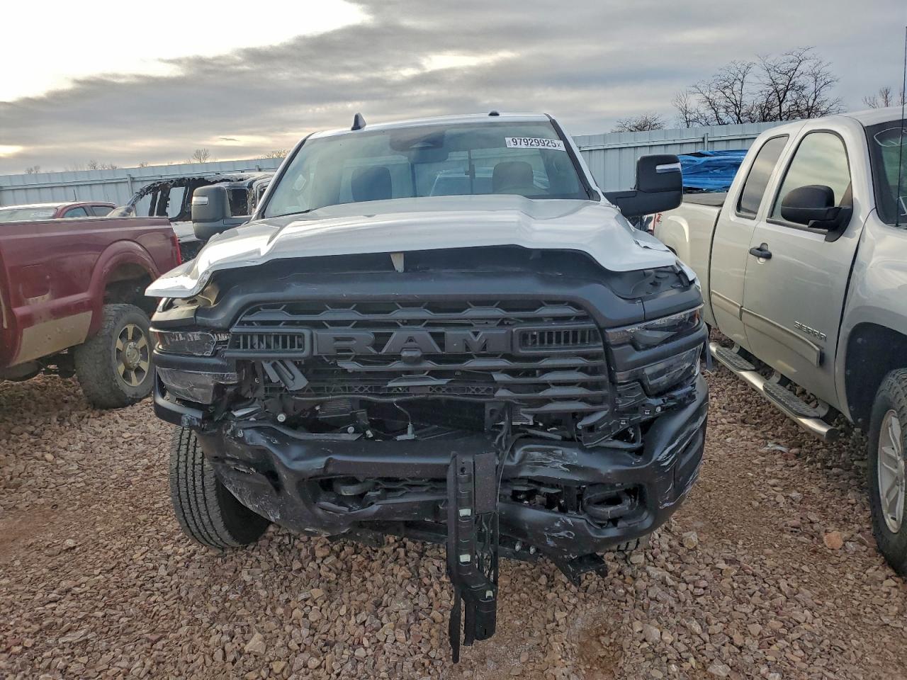 2025 RAM 2500 TRADESMAN photo 9