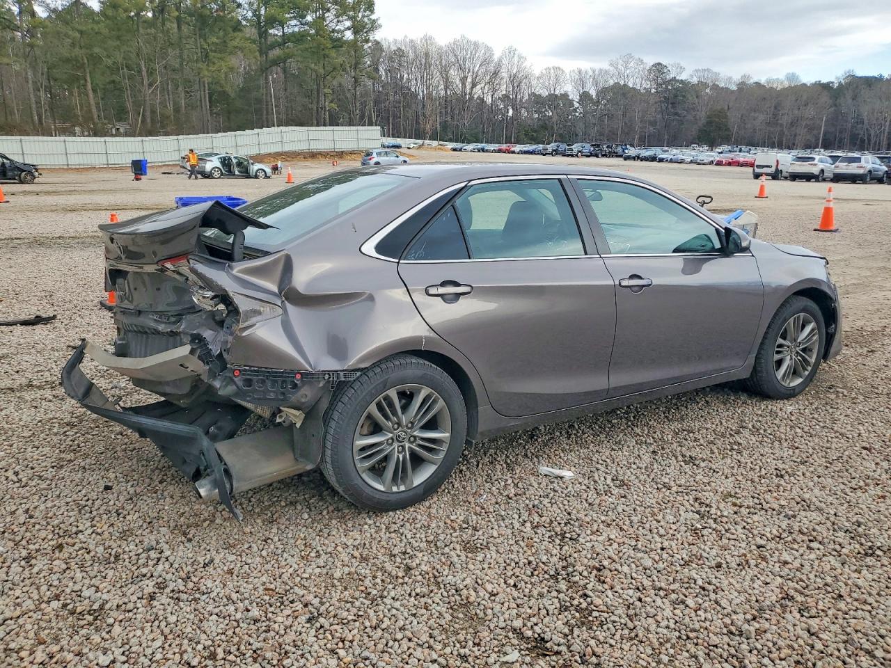2016 TOYOTA CAMRY LE photo 7