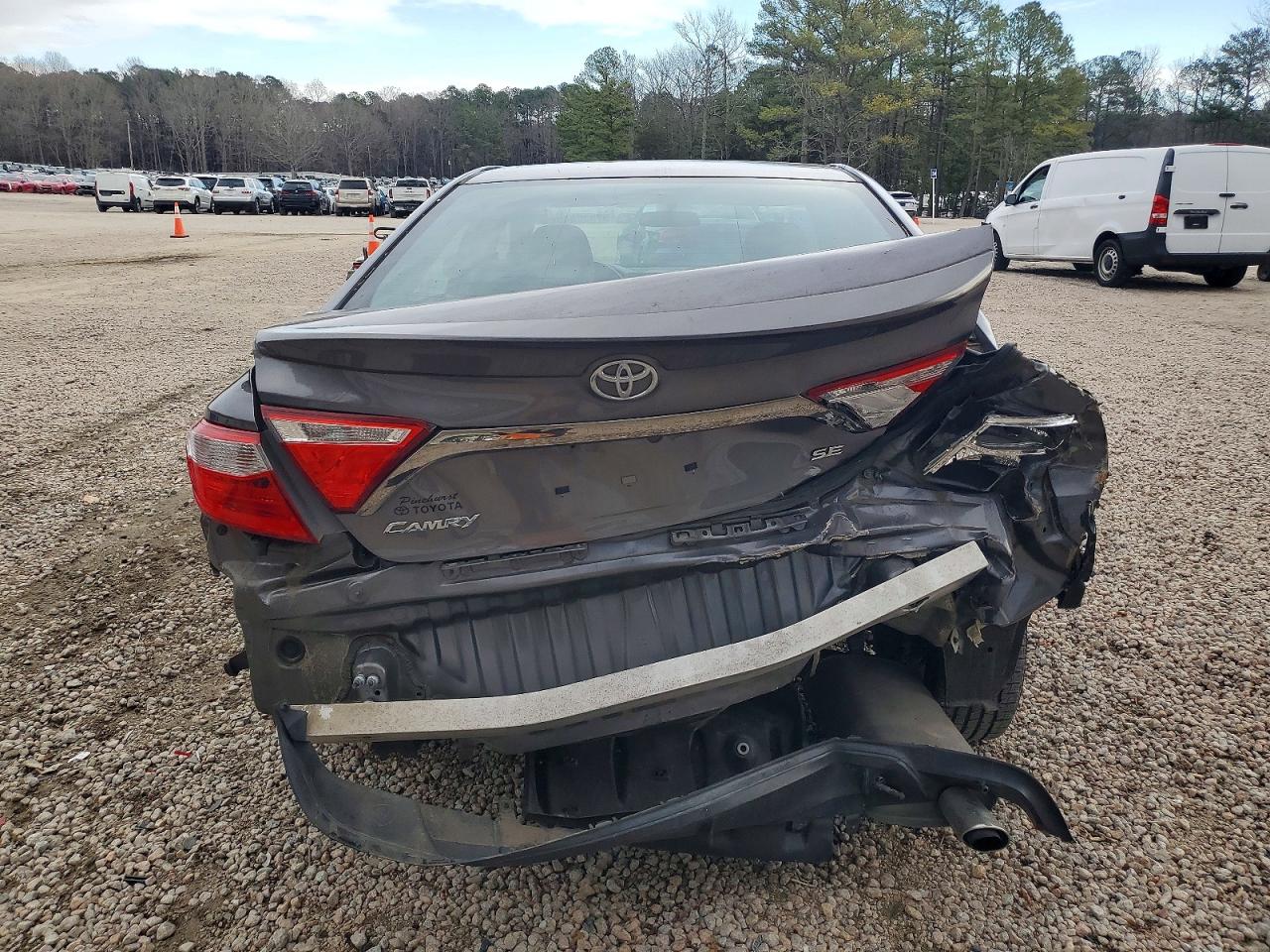 2016 TOYOTA CAMRY LE photo 16