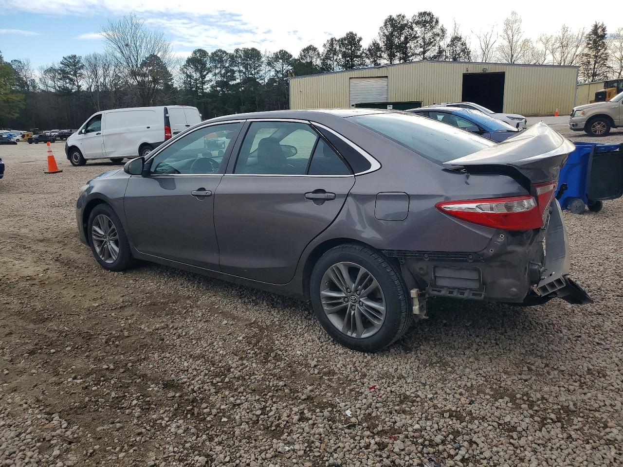 2016 TOYOTA CAMRY LE photo 4