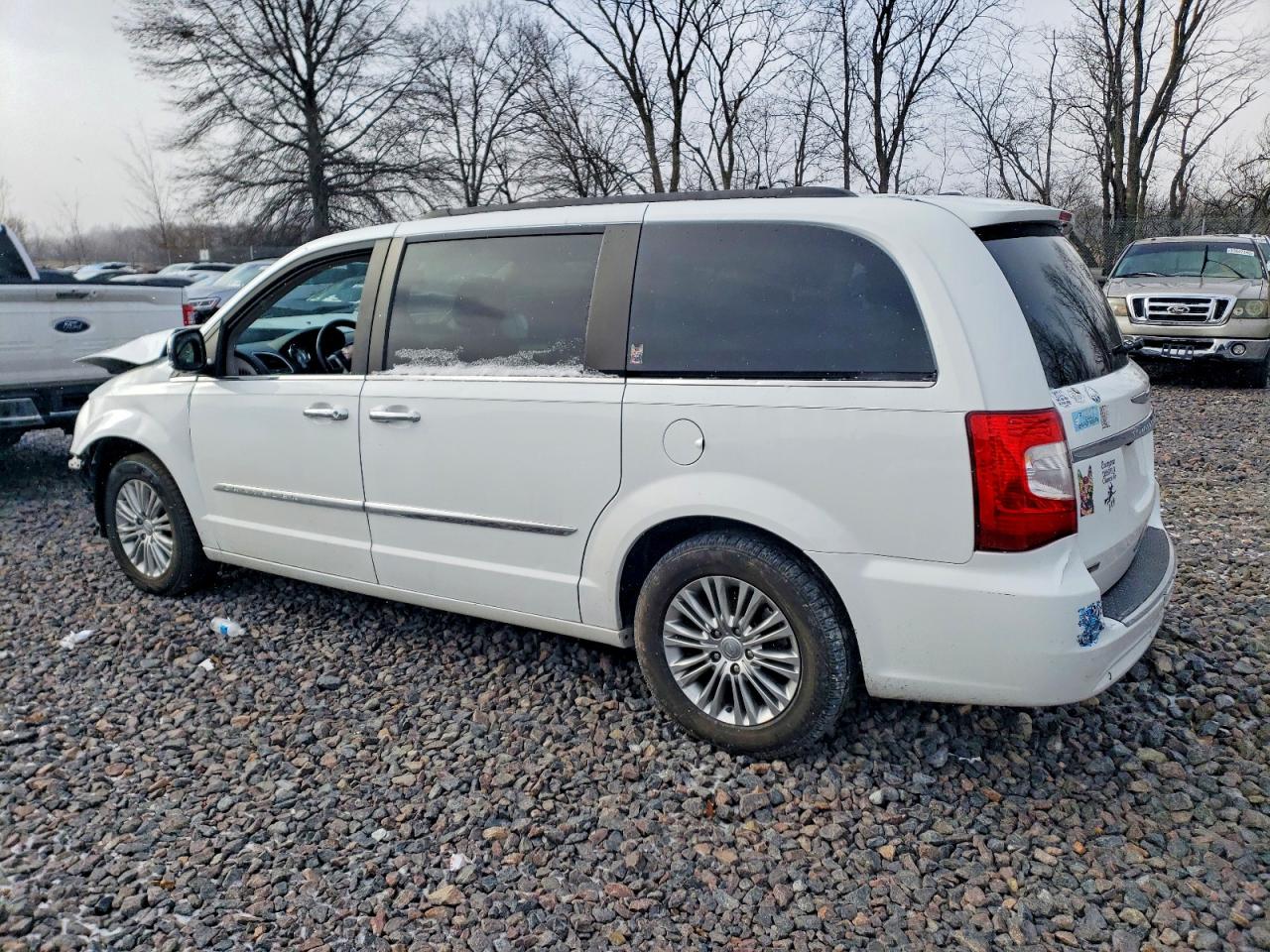 2015 CHRYSLER TOWN & COUNTRY TOURING L photo 3