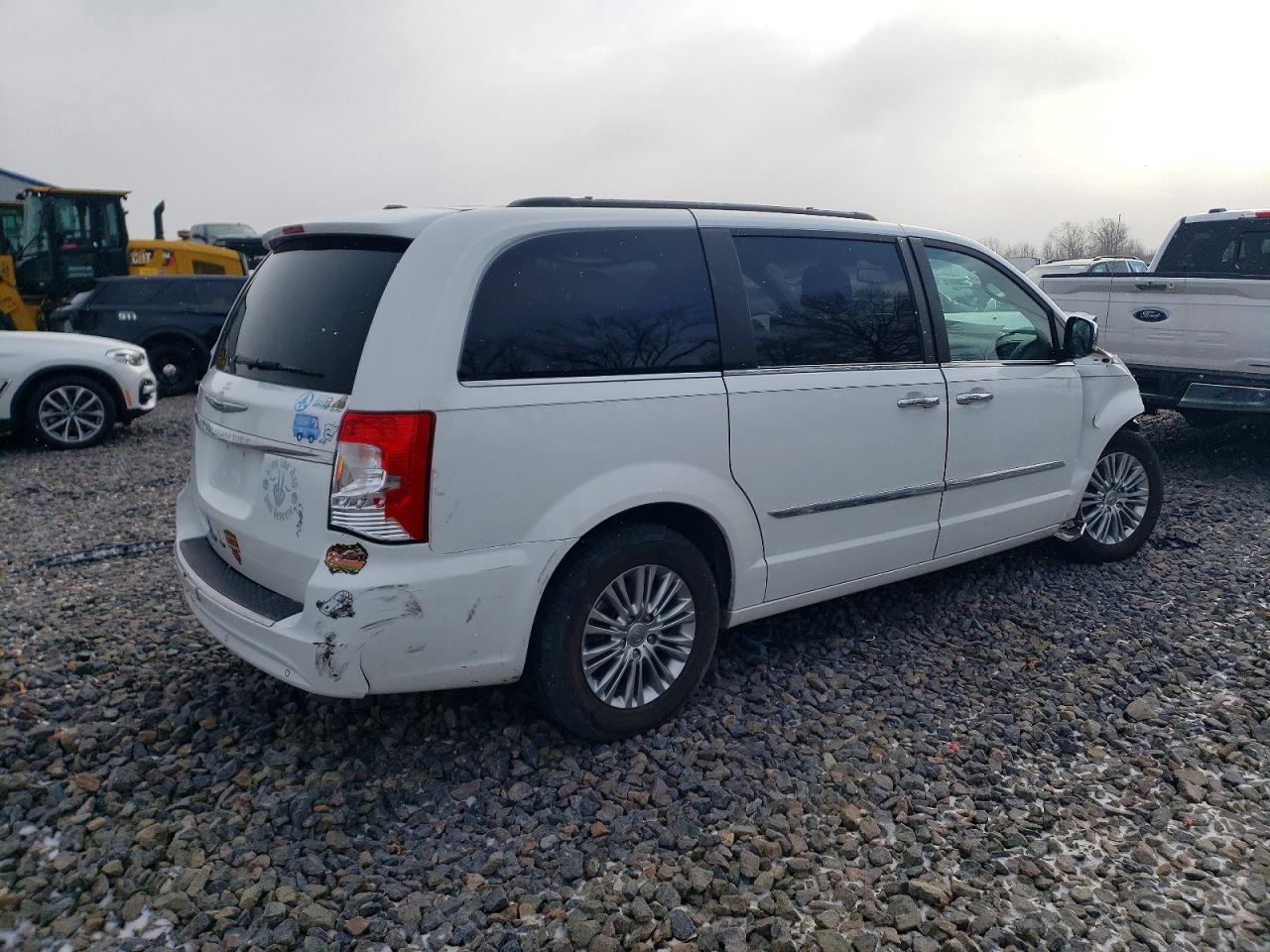 2015 CHRYSLER TOWN & COUNTRY TOURING L photo 5
