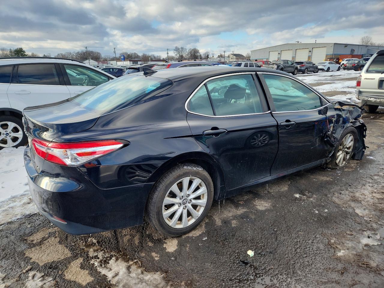 2019 TOYOTA CAMRY L photo 3