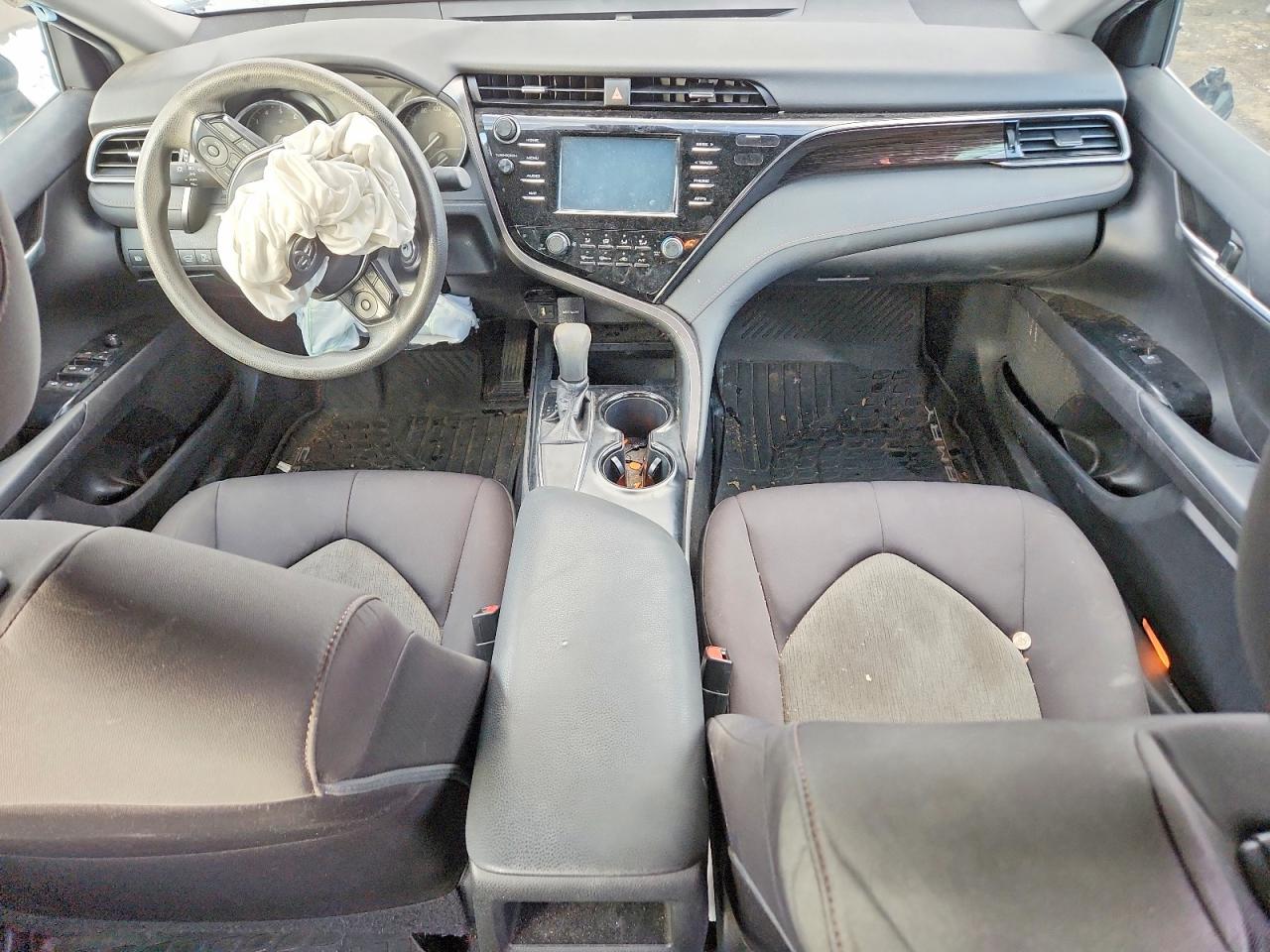 2019 TOYOTA CAMRY L photo 8