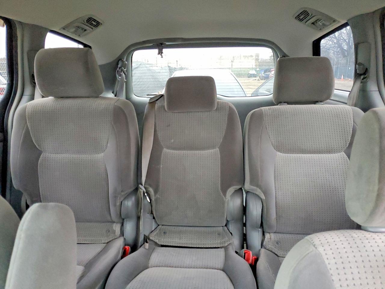 2007 TOYOTA SIENNA CE photo 19