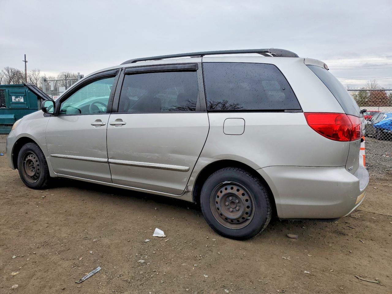 2007 TOYOTA SIENNA CE photo 3