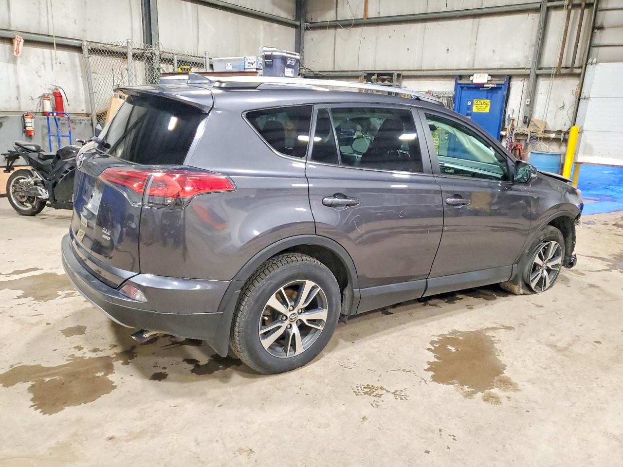 2017 TOYOTA RAV4 XLE photo 3