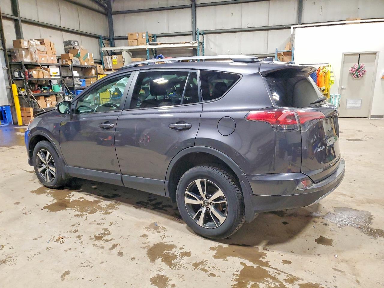2017 TOYOTA RAV4 XLE photo 2