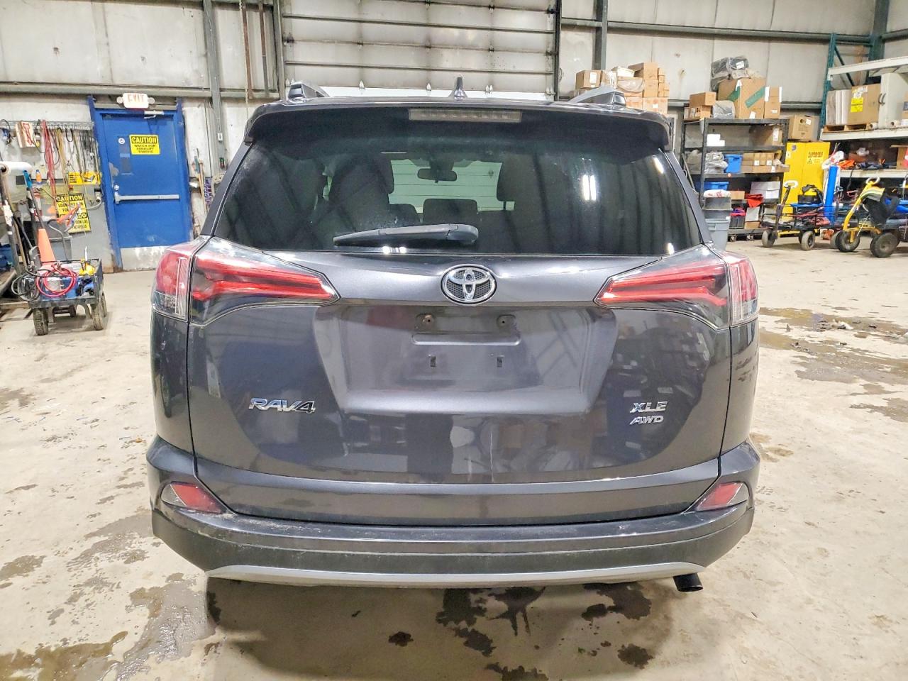 2017 TOYOTA RAV4 XLE photo 6